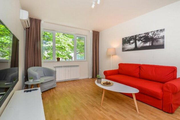 GORA Two Bedroom Central Apartment Zaimov Park - Photo3