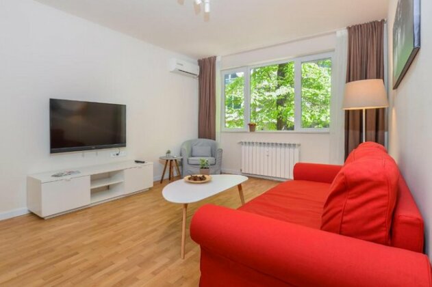 GORA Two Bedroom Central Apartment Zaimov Park - Photo4