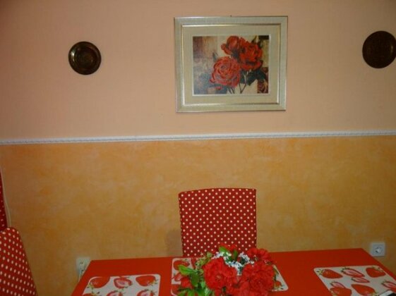 Orange Flower Apartments - Photo3