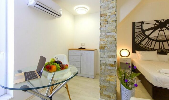 Penthouse Suites - Photo2
