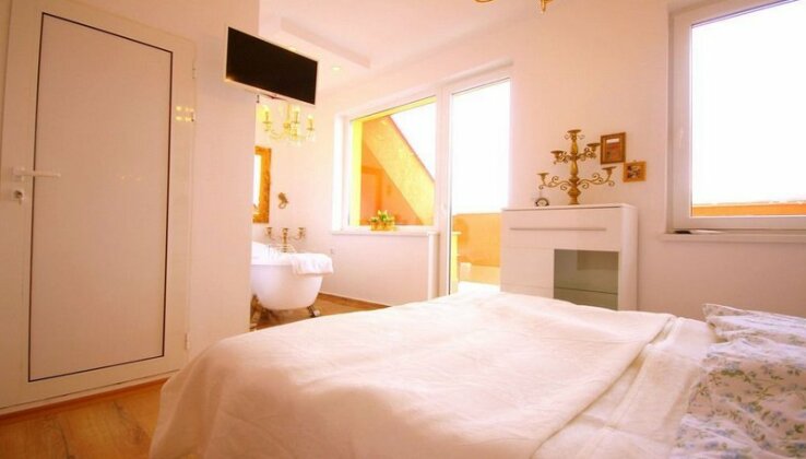 Penthouse Suites - Photo4