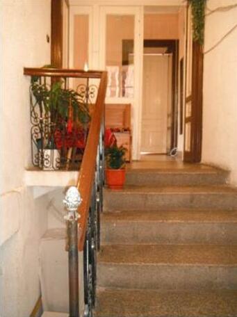 Shans 3 Guest Rooms - Photo4