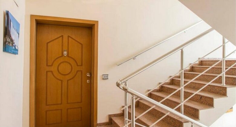 Stylish Suite Near Center - Photo2