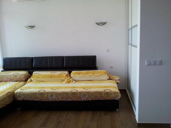 Photo 3