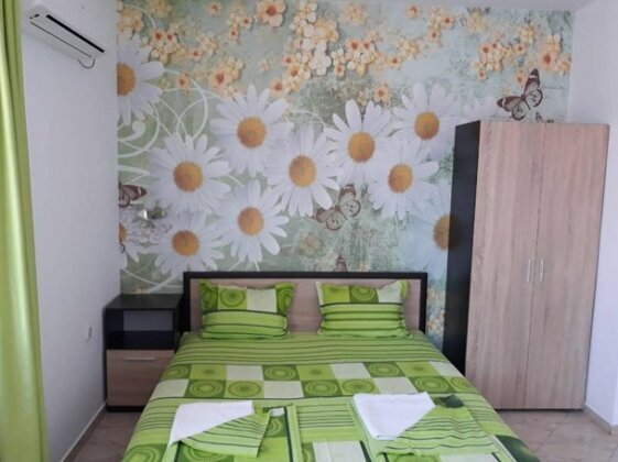Guest House Yanina - Photo2