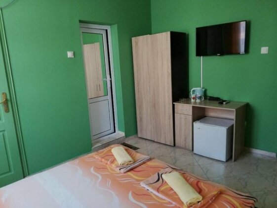 Guest House Yanina - Photo4