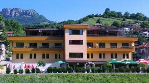 Family Hotel Enica - Photo2
