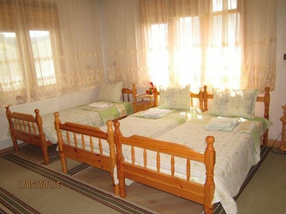 Kristal Guest House - Photo2