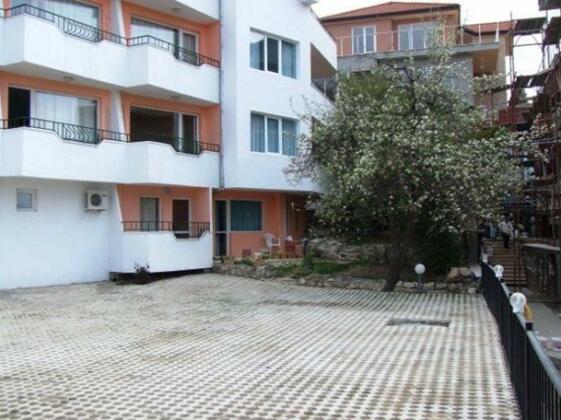 Wild Cherry Apartments - Photo3