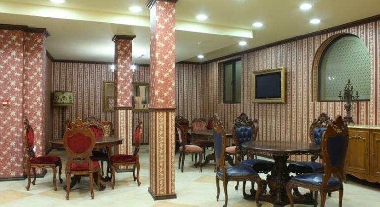 Real Hotel - Photo4