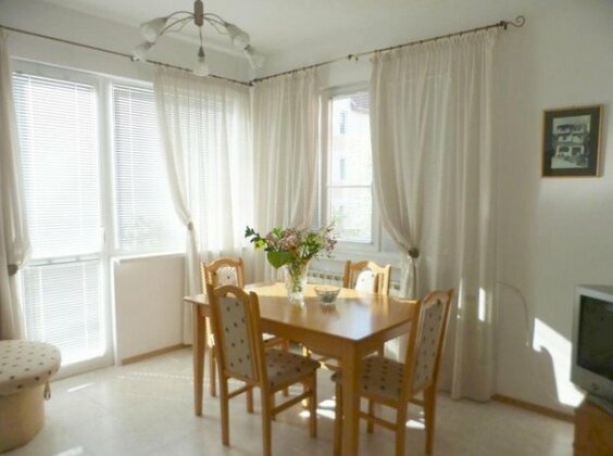 Spacious apartment in town - Photo2