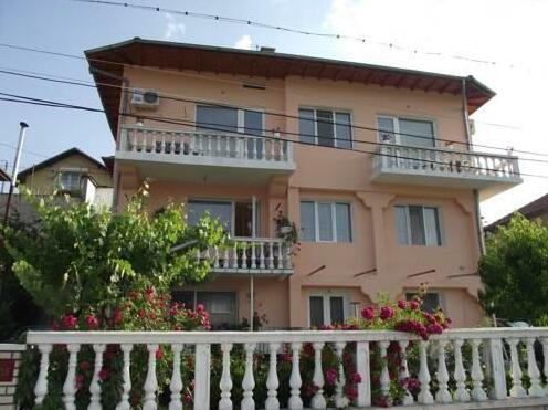 Family Hotel Velevi - Photo2