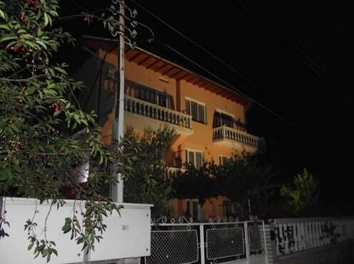 Family Hotel Velevi - Photo3