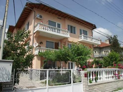 Family Hotel Velevi - Photo4