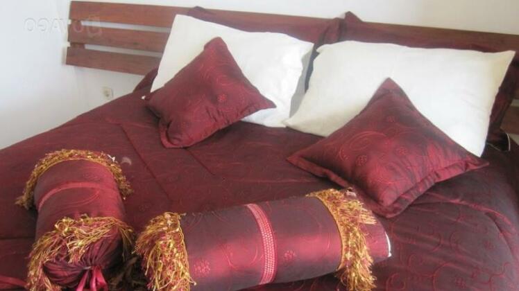 Yombe Palace - Photo3
