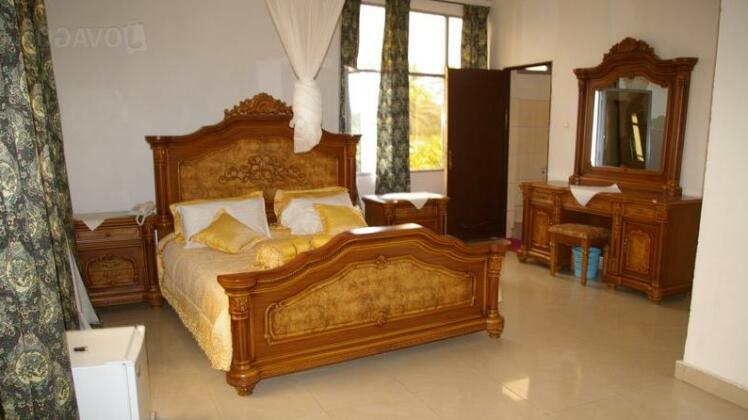 Yombe Palace - Photo5