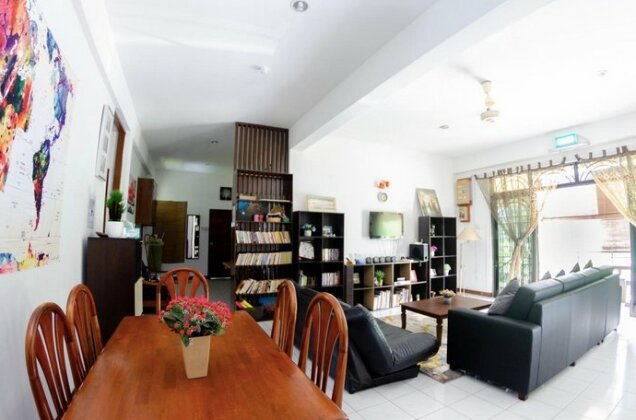 Poni Homestay - Photo2