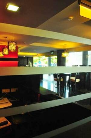Tat Place Hotel - Photo2