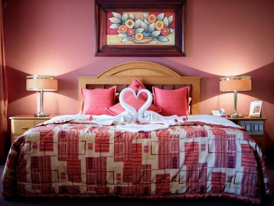 Cesar's Plaza Hotel - Photo2
