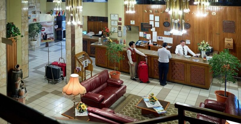 Cesar's Plaza Hotel - Photo3