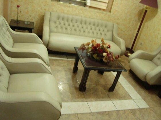 Hostal Versalles - Photo4