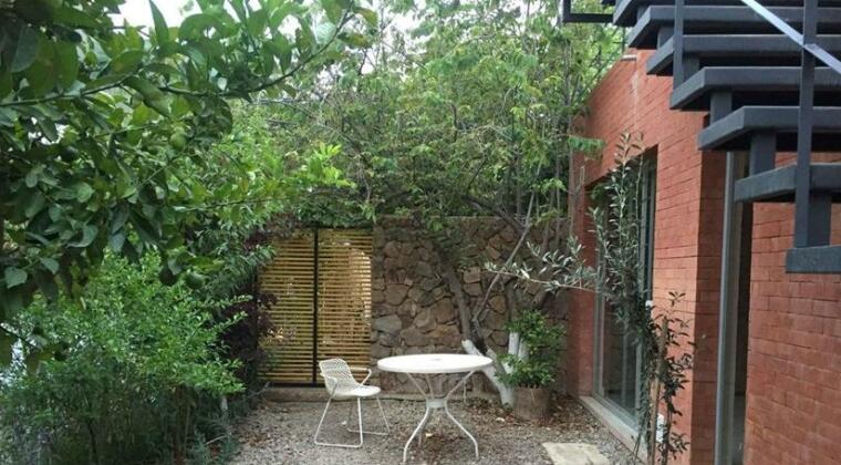 Neutra Guesthouse - Photo2