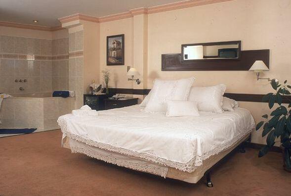 Hotel LP Columbus - Photo2