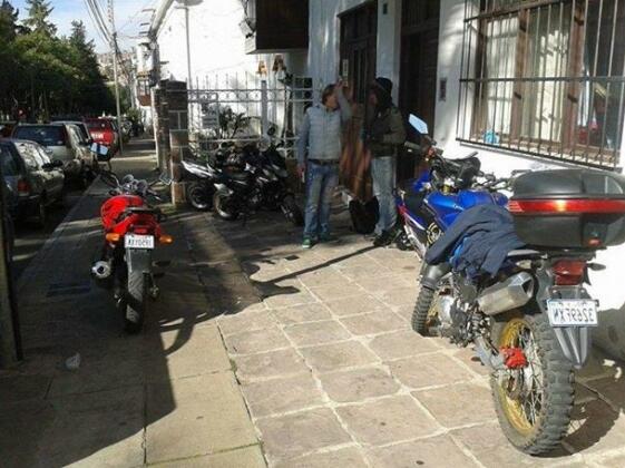 Travelers Guesthouse - Photo2