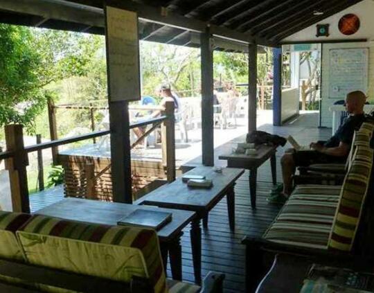 Barra Beach Club - Oceanfront Hostel - Photo2