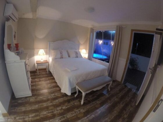  Photo 1