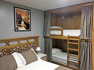 Eleganz Hostel & Suites - Photo4
