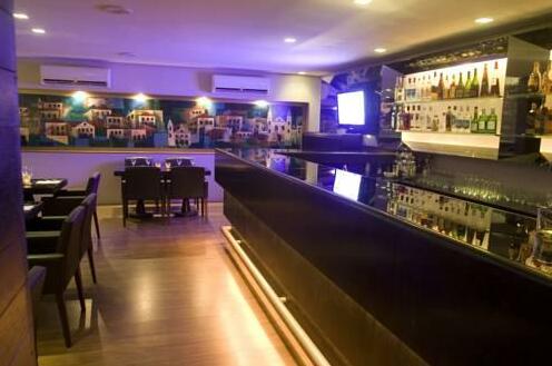 Manos Royal Hotel - Photo4