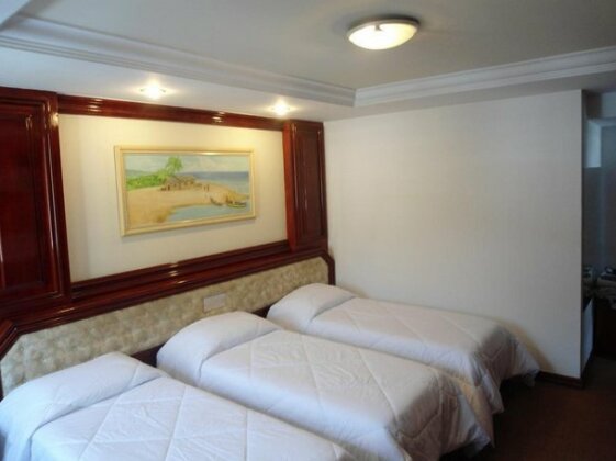 Maxim Plaza Hotel - Photo2