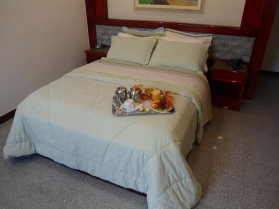 Maxim Plaza Hotel - Photo4