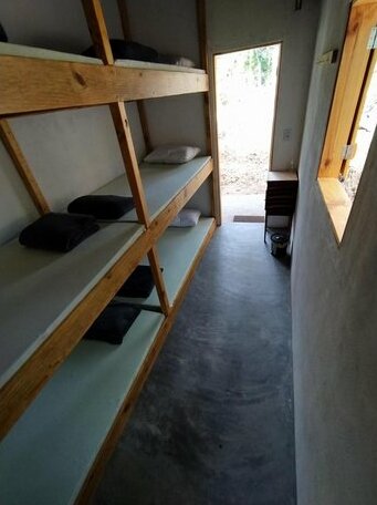 Kombi Hostel Camping - Photo4