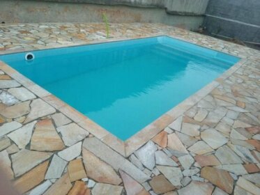 Maravilhosa vila a 150 m da praia do GUARAU para 30 pessoas
