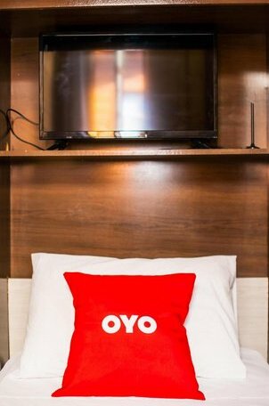 OYO Housing Hotel - Photo2