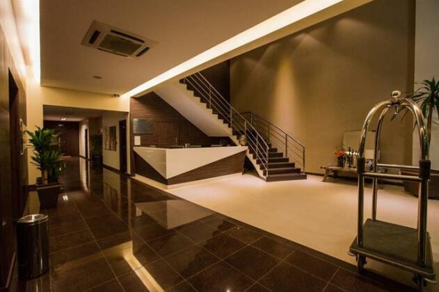 Golden Plaza Hotel - Photo2