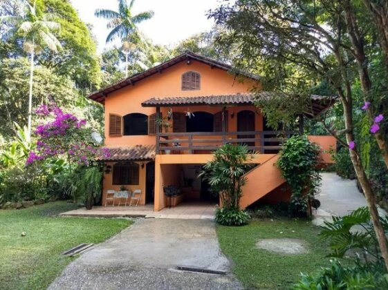 Casa em penedo com cachoeira - Photo2