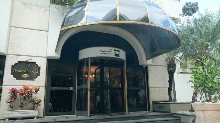 The Landmark Residence - Photo2