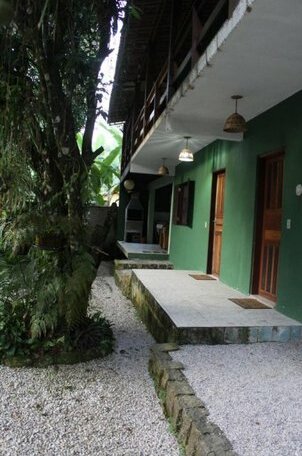 Sarue Surf Lodge