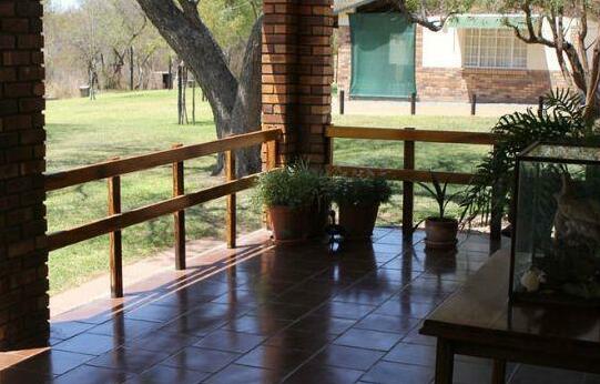 Woodlands Stop Over and Lodge - Photo2