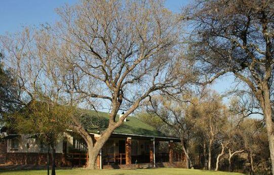 Woodlands Stop Over and Lodge - Photo5