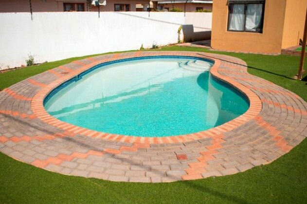 Alpha House Resort - Photo2