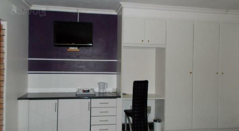 Living Guest House - Photo3