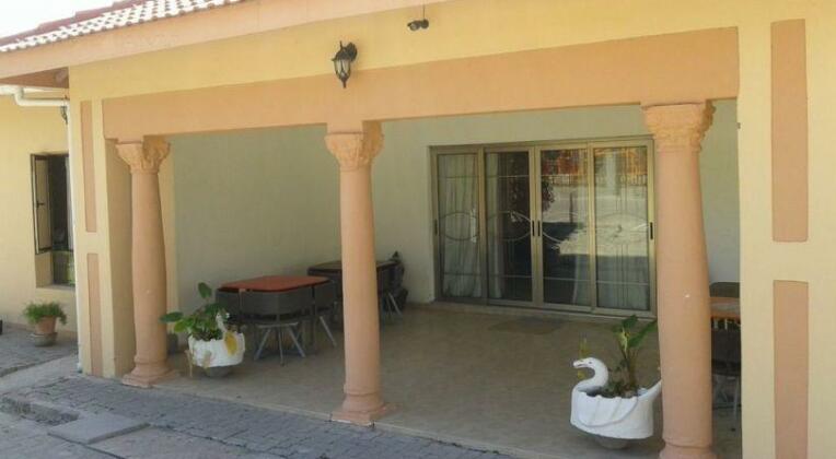 Okavango Roadside Guesthouse - Photo4
