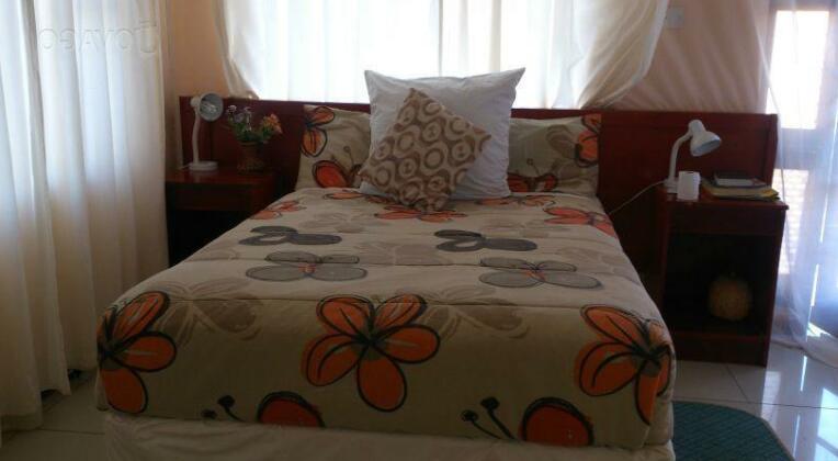 Regie's Hotel - Photo2