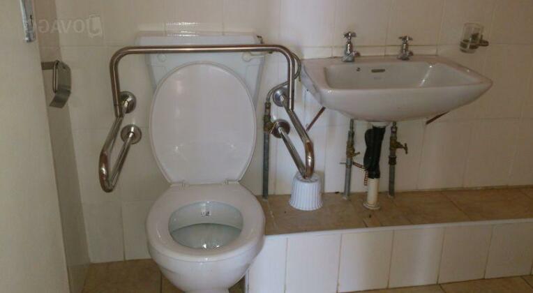 Regie's Hotel - Photo3