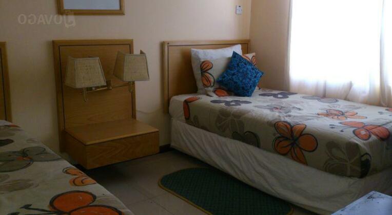 Regie's Hotel - Photo4
