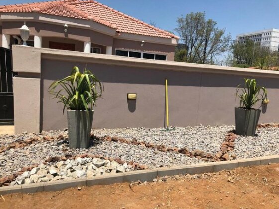 RHINO Bed and Breakfast